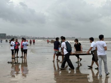 MET PGDM Students Lead the Way in Beach Clean-Up Drive