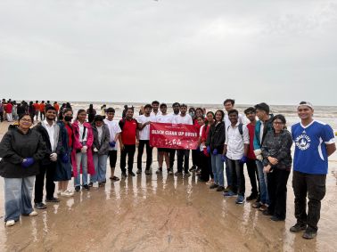MET PGDM Students Lead the Way in Beach Clean-Up Drive