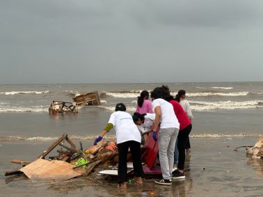 MET PGDM Students Lead the Way in Beach Clean-Up Drive