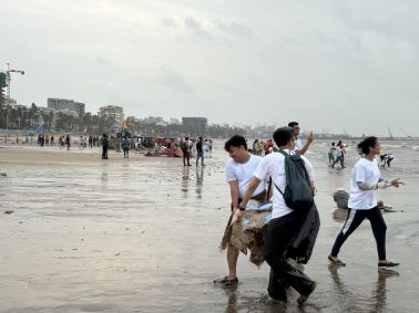 MET PGDM Students Lead the Way in Beach Clean-Up Drive
