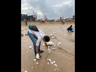 MET PGDM Students Lead the Way in Beach Clean-Up Drive