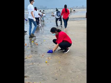 MET PGDM Students Lead the Way in Beach Clean-Up Drive