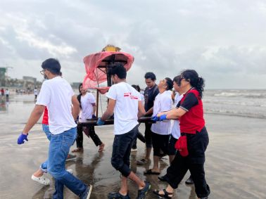 MET PGDM Students Lead the Way in Beach Clean-Up Drive
