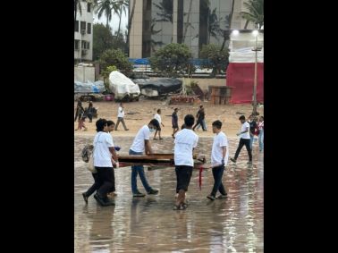 MET PGDM Students Lead the Way in Beach Clean-Up Drive