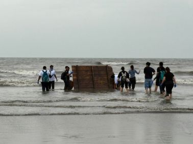 MET PGDM Students Lead the Way in Beach Clean-Up Drive