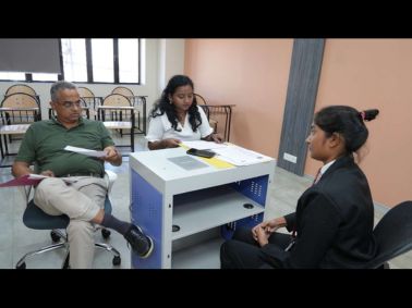 MET Hosts Mock Interview for Management Students