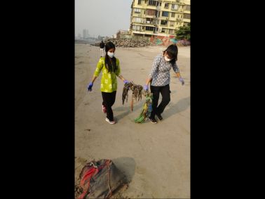 Beach cleanup at Mahim Beach