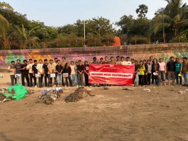 Beach cleanup at Mahim Beach