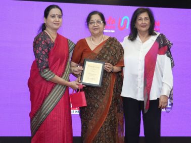 Mrs. Vishakha Bhujbal Receives Woman Achiever Award