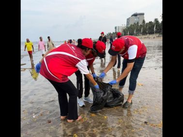 MET AMDC Students Organise Beach Clean-Up Drive