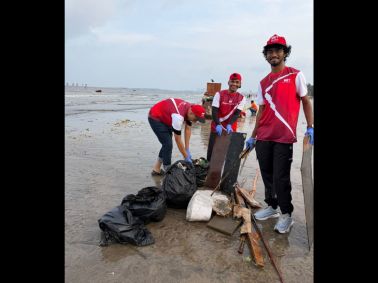 MET AMDC Students Organise Beach Clean-Up Drive