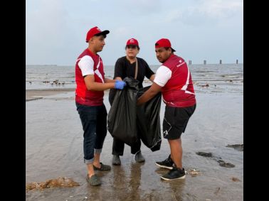 MET AMDC Students Organise Beach Clean-Up Drive