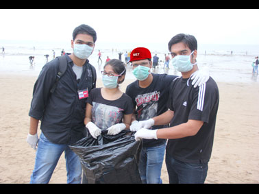 MET MMS Beach Cleanup Drive for a Swachh Bharat