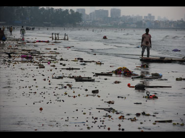 MET MMS Beach Cleanup Drive for a Swachh Bharat