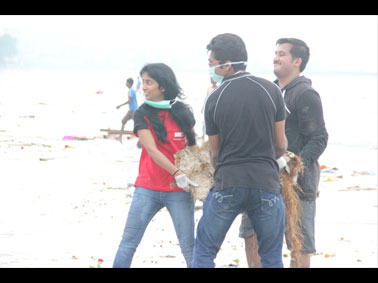 MET MMS Beach Cleanup Drive for a Swachh Bharat