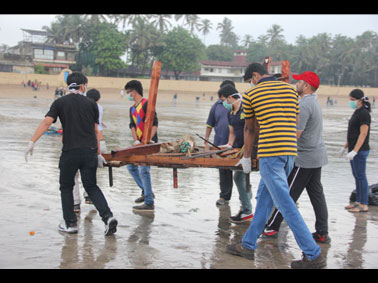 MET MMS Beach Cleanup Drive for a Swachh Bharat