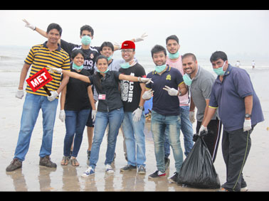 MET MMS Beach Cleanup Drive for a Swachh Bharat