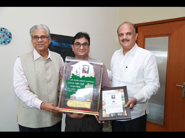 Prof. Dr. Sandeep Chopde honored with Maharashtra State Award